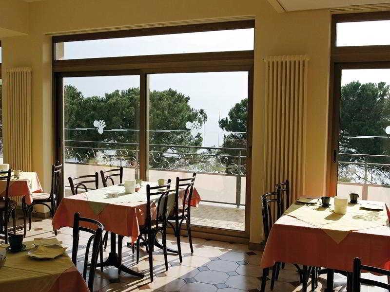Hotel Geranio Au Lac Muralto Restoran fotoğraf